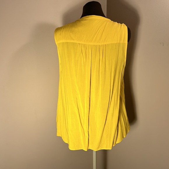 TORRID Yellow Sleeveless Button Down Top with Tie Bottom - Picture 3 of 8